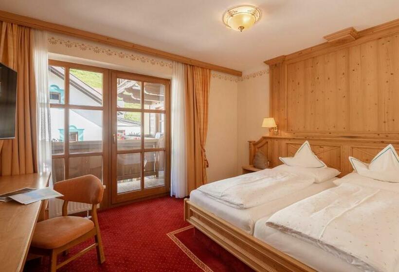 جناح, Natur &alpinhotel Post