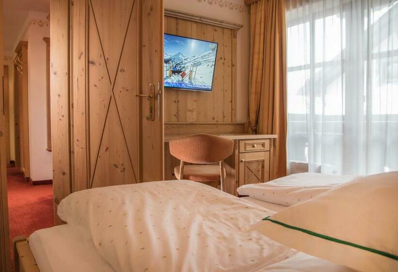 جناح, Natur &alpinhotel Post