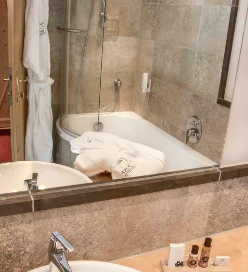 جناح جونيور, Natur &alpinhotel Post