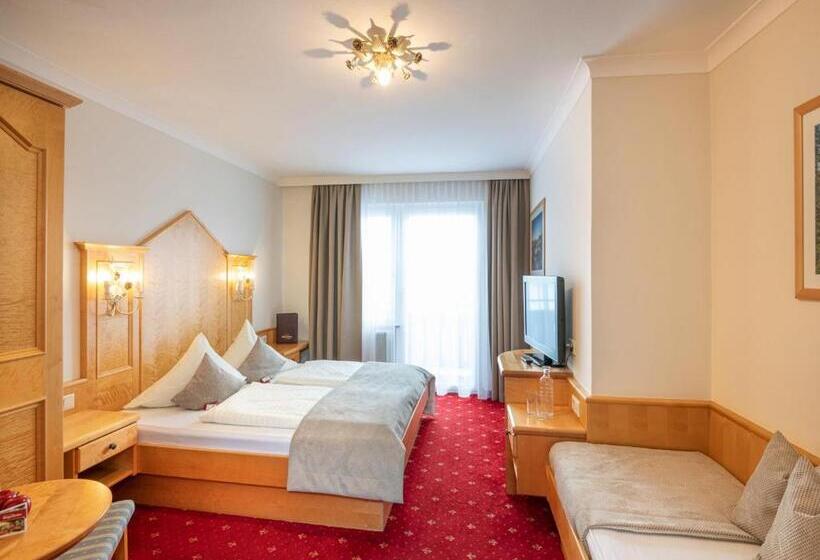 חדר סטנדרט לשלושה עם מרפסת, Stegerbräu