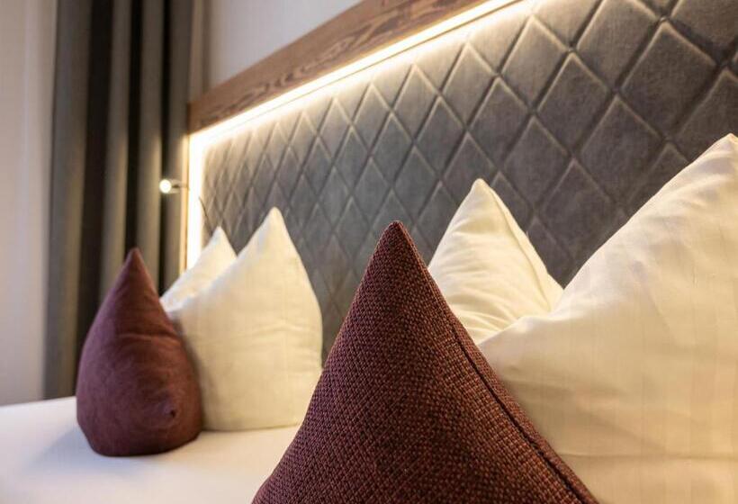 חדר אקונומי לארבעה, Stegerbräu