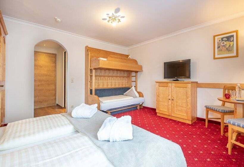 חדר לארבעה סטנדרטי עם מרפסת, Stegerbräu