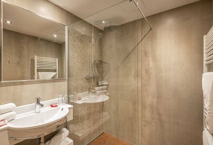 חדר סטנדרט לשלושה עם מרפסת, Stegerbräu