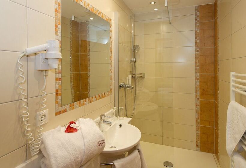 חדר סטנדרט לשלושה עם מרפסת, Stegerbräu