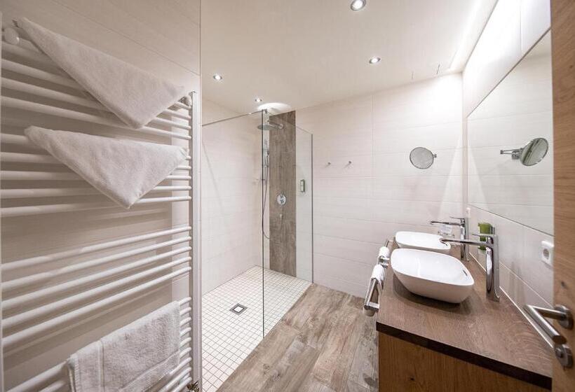 سوییت با چشمانداز کوه, Tauernhof