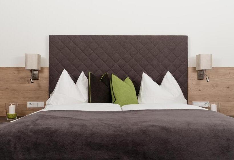 سوییت با چشمانداز کوه, Tauernhof