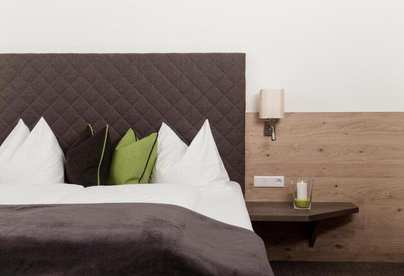 سوییت با چشمانداز کوه, Tauernhof