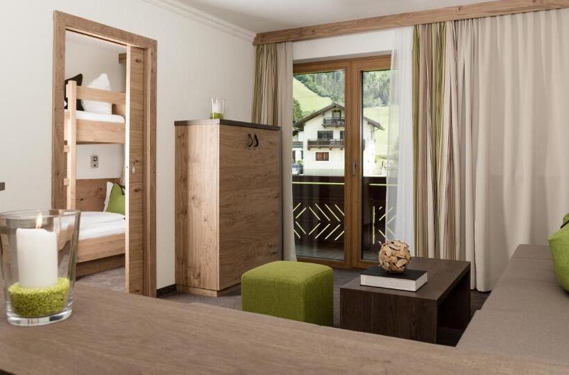 سوییت با چشمانداز کوه, Tauernhof