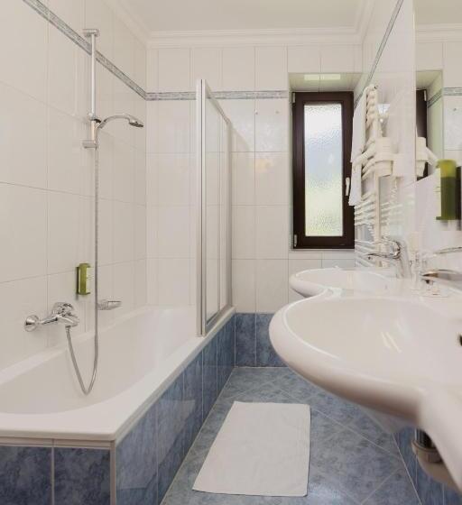 اتاق استاندارد سه تخته با چشمانداز, Tauernhof