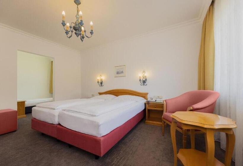 اتاق استاندارد سه تخته با چشمانداز, Tauernhof