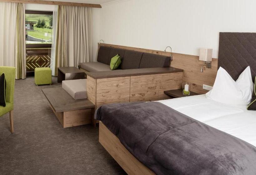 سوییت با چشمانداز کوه, Tauernhof