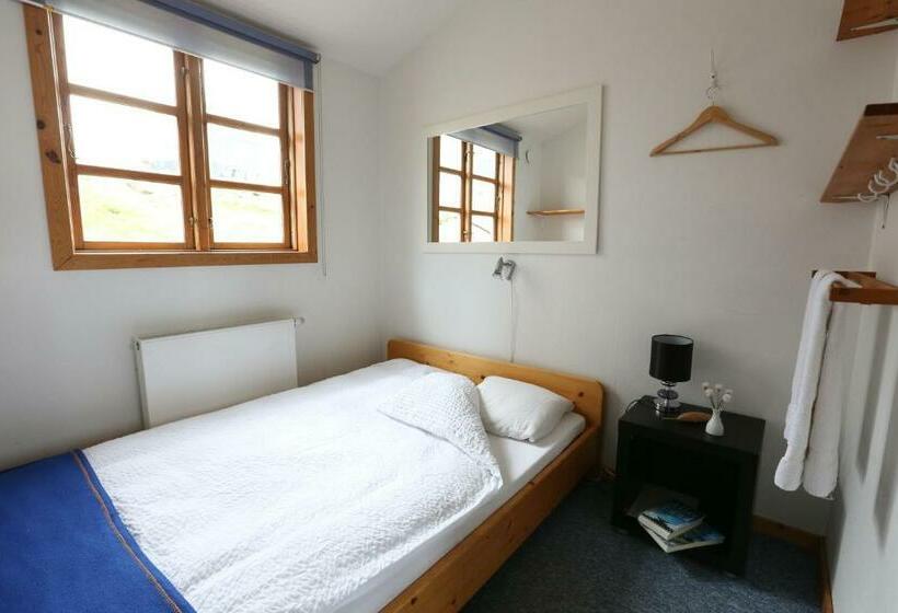 اتاق استاندارد یک تخته با سرویس بهداشتی مشترک, The Red House