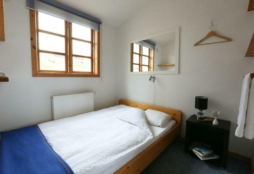 اتاق استاندارد یک تخته با سرویس بهداشتی مشترک, The Red House