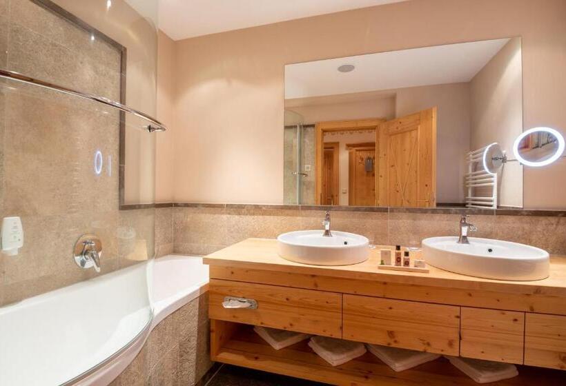 جناح جونيور سوبريور, Natur &alpinhotel Post