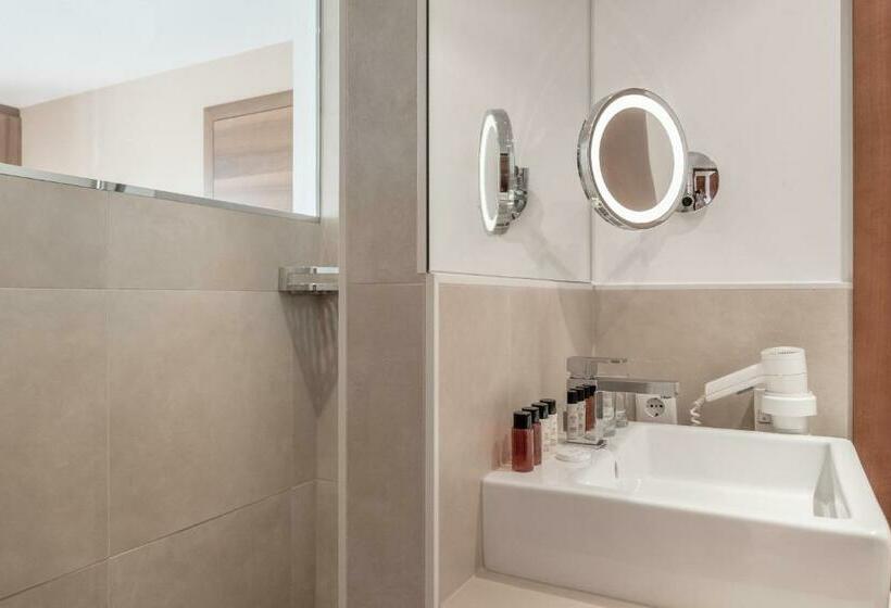 اتاق استاندارد با چشم‌انداز دریاچه, Seehotel Restaurant Lackner