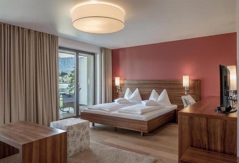 سوییت جونیور با چشم‌انداز دریاچه, Seehotel Restaurant Lackner