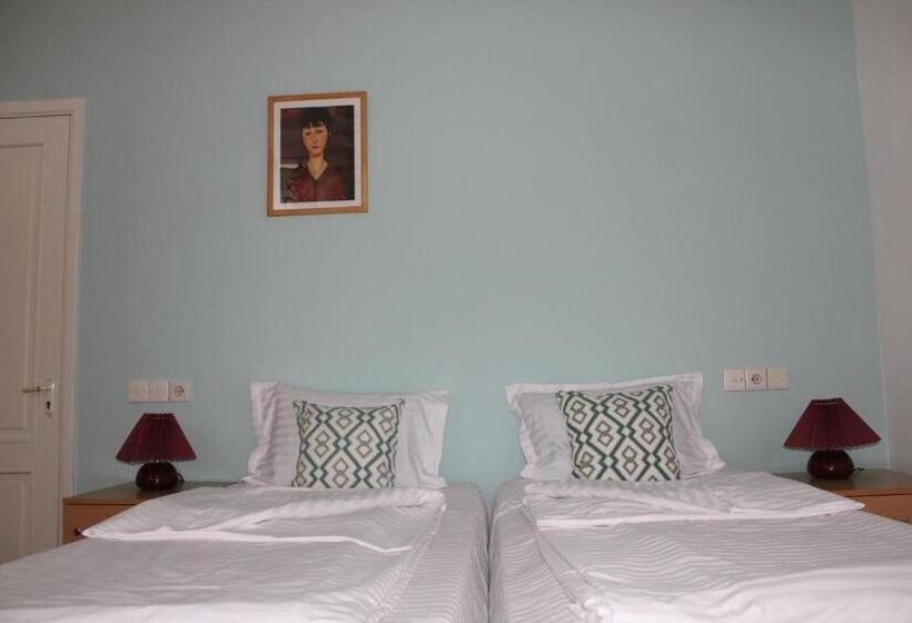 اتاق استاندارد با چشمانداز, Jr S House