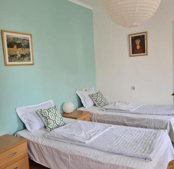 اتاق استاندارد با چشمانداز, Jr S House