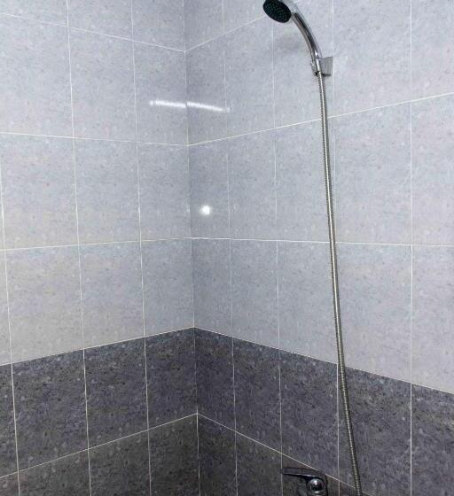 اتاق اکونومی, Jr S House