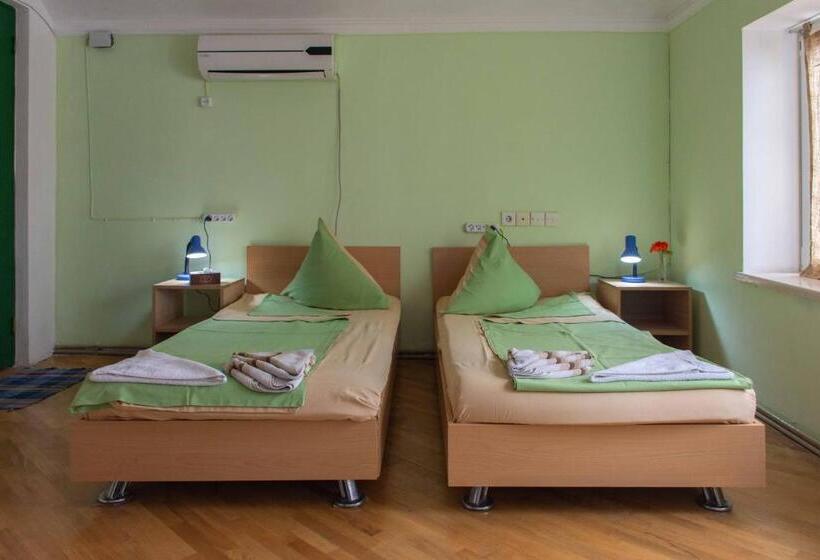 이코노미 룸, Jr S House