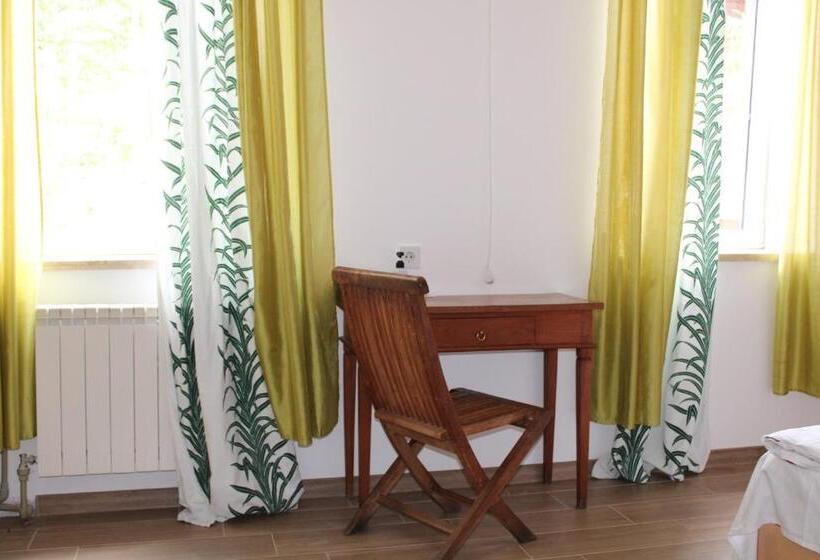 اتاق استاندارد, Jr S House