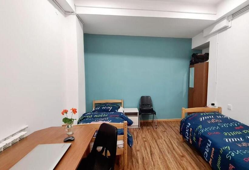 اتاق اکونومی, Jr S House