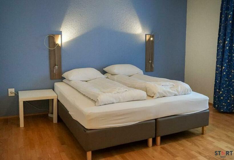 اتاق استاندارد چهار تخته, Start Keflavik Airport