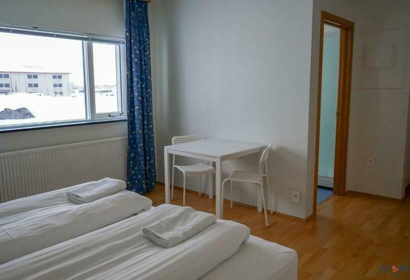 اتاق استاندارد چهار تخته, Start Keflavik Airport