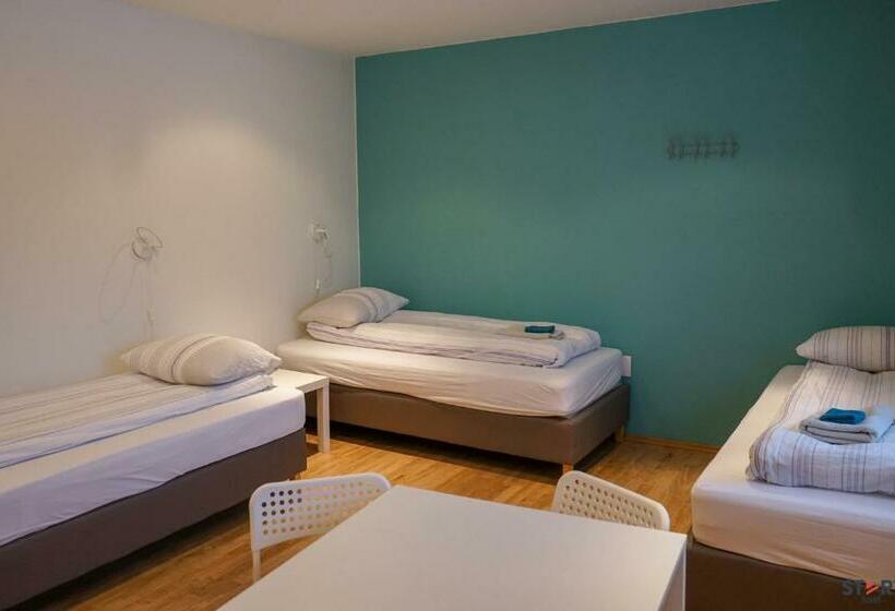 تختخواب در اتاق مشترک, Start Keflavik Airport