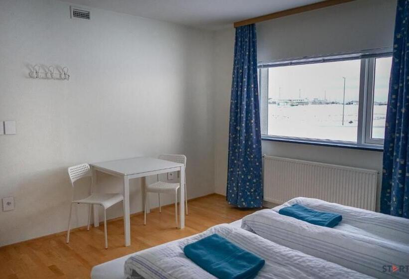 اتاق خانوادگی, Start Keflavik Airport