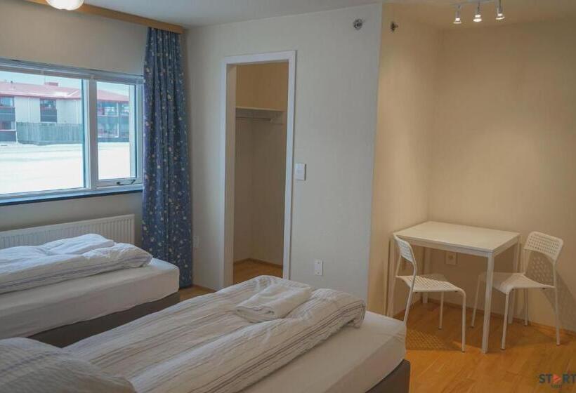 اتاق استاندارد با سرویس بهداشتی مشترک, Start Keflavik Airport