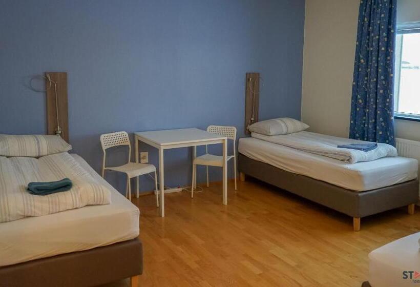اتاق استاندارد سه تخته با سرویس بهداشتی مشترک, Start Keflavik Airport