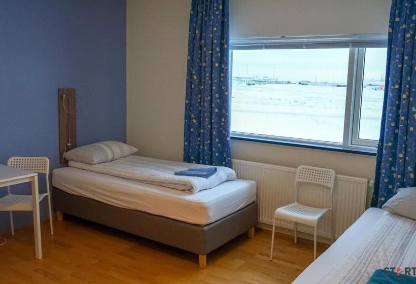 اتاق استاندارد سه تخته با سرویس بهداشتی مشترک, Start Keflavik Airport