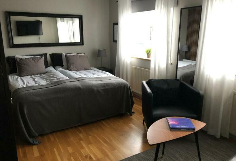 اتاق استاندارد با سرویس بهداشتی مشترک, A. Bernhard Guest House