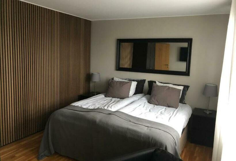 اتاق استاندارد با سرویس بهداشتی مشترک, A. Bernhard Guest House