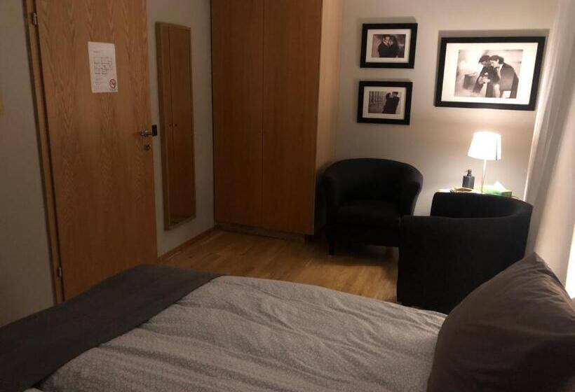 اتاق استاندارد با سرویس بهداشتی مشترک, A. Bernhard Guest House