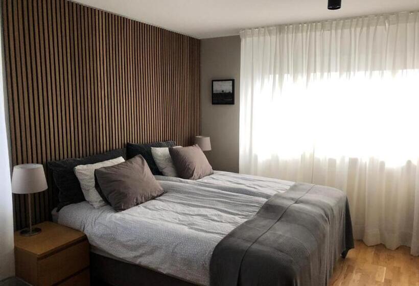 اتاق استاندارد با سرویس بهداشتی مشترک, A. Bernhard Guest House