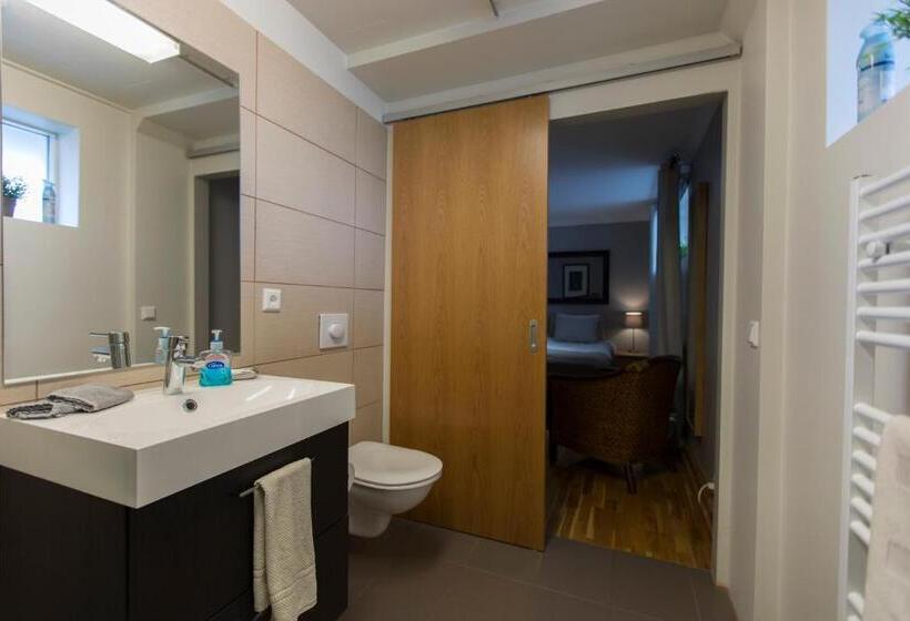 اتاق استاندارد, A. Bernhard Guest House