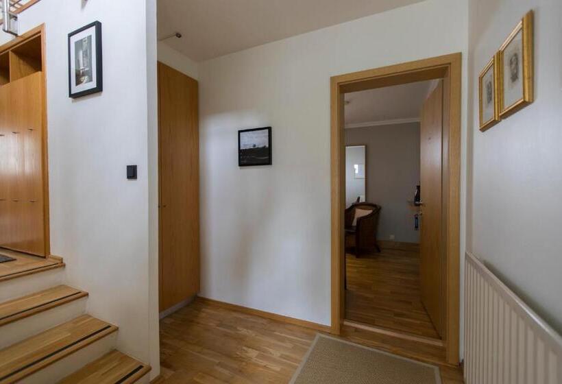 اتاق استاندارد, A. Bernhard Guest House