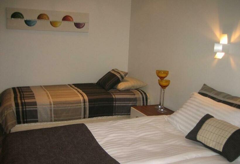 اتاق استاندارد سه نفره, Ace Guesthouse