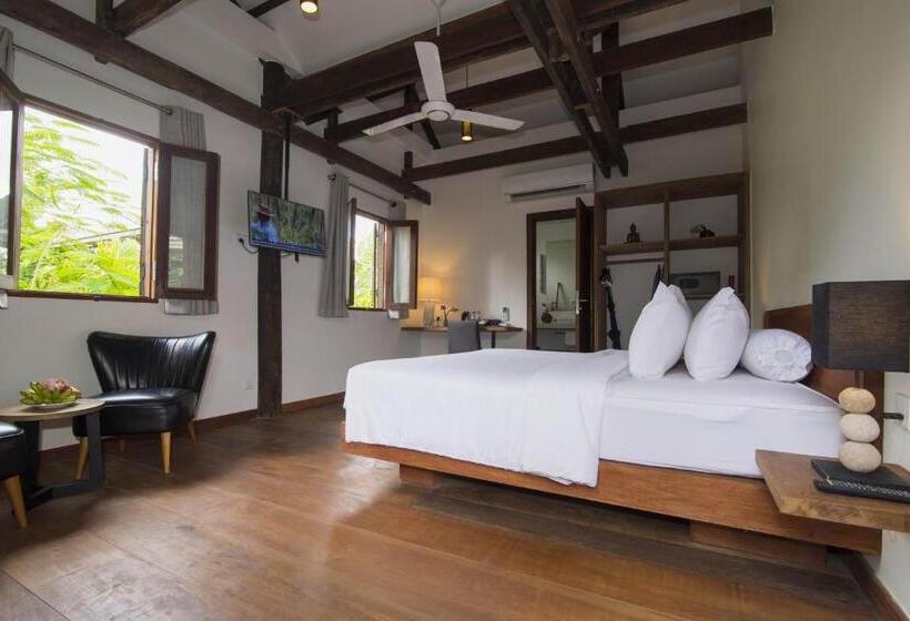 带1个卧室的别墅, Enkosa 4 Bedroom Wooden Luxury House