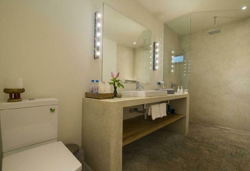 Вилла 1 Спальня, Enkosa 4 Bedroom Wooden Luxury House
