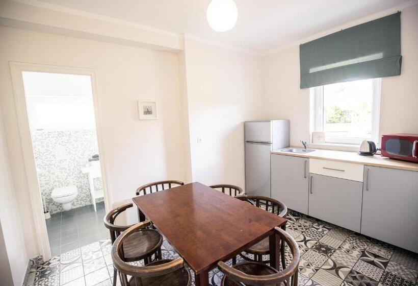 침실 3개 아파트, Manor House Inn Csopak