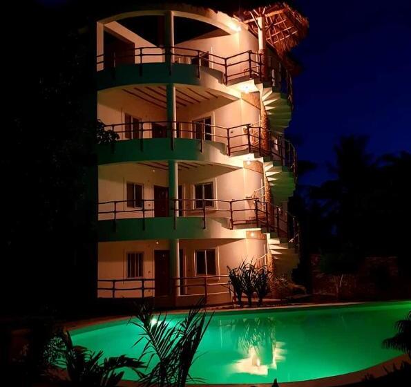 استودیوی لوکس, Simba House