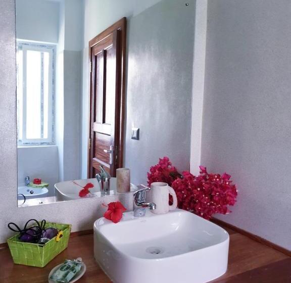 اتاق لوکس با تخت بزرگ, Simba House