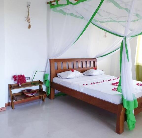 اتاق لوکس با تخت بزرگ, Simba House