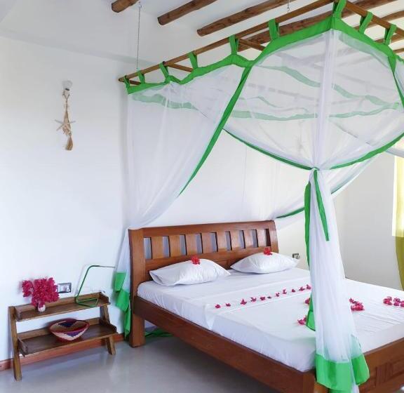 اتاق لوکس با تخت بزرگ, Simba House