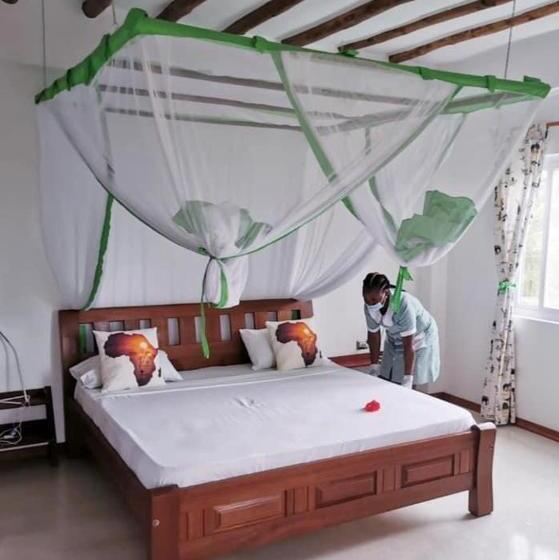 اتاق لوکس با تخت بزرگ, Simba House