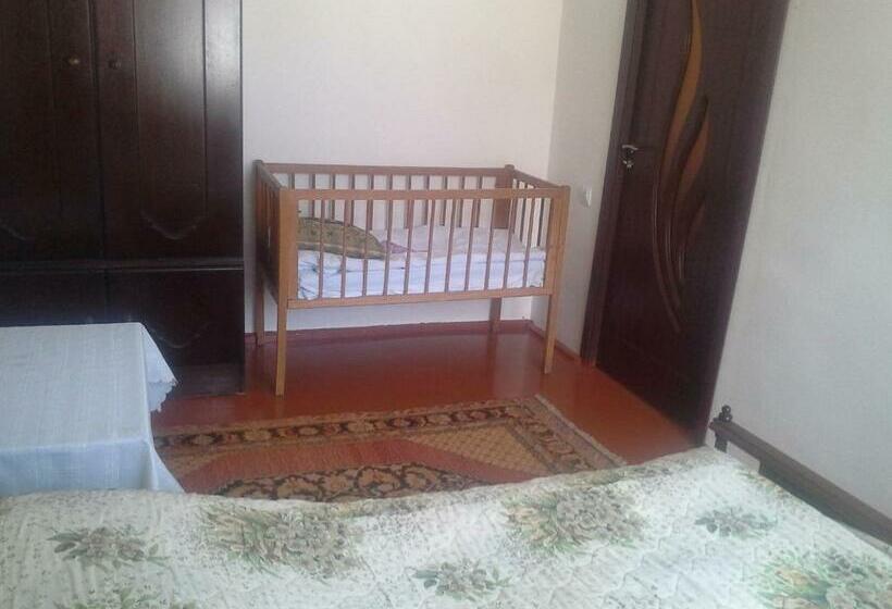 اتاق اکونومی, Spandaryan House