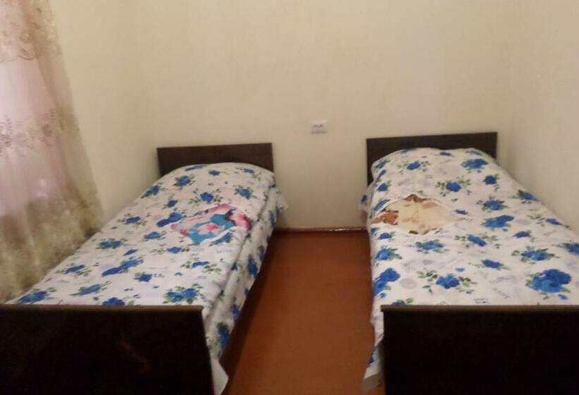 اتاق استاندارد, Spandaryan House